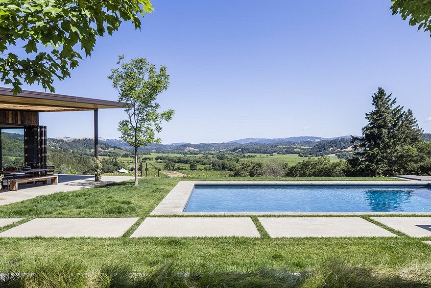 Vineyard House by Sutro Architects and Adeeni Design 19