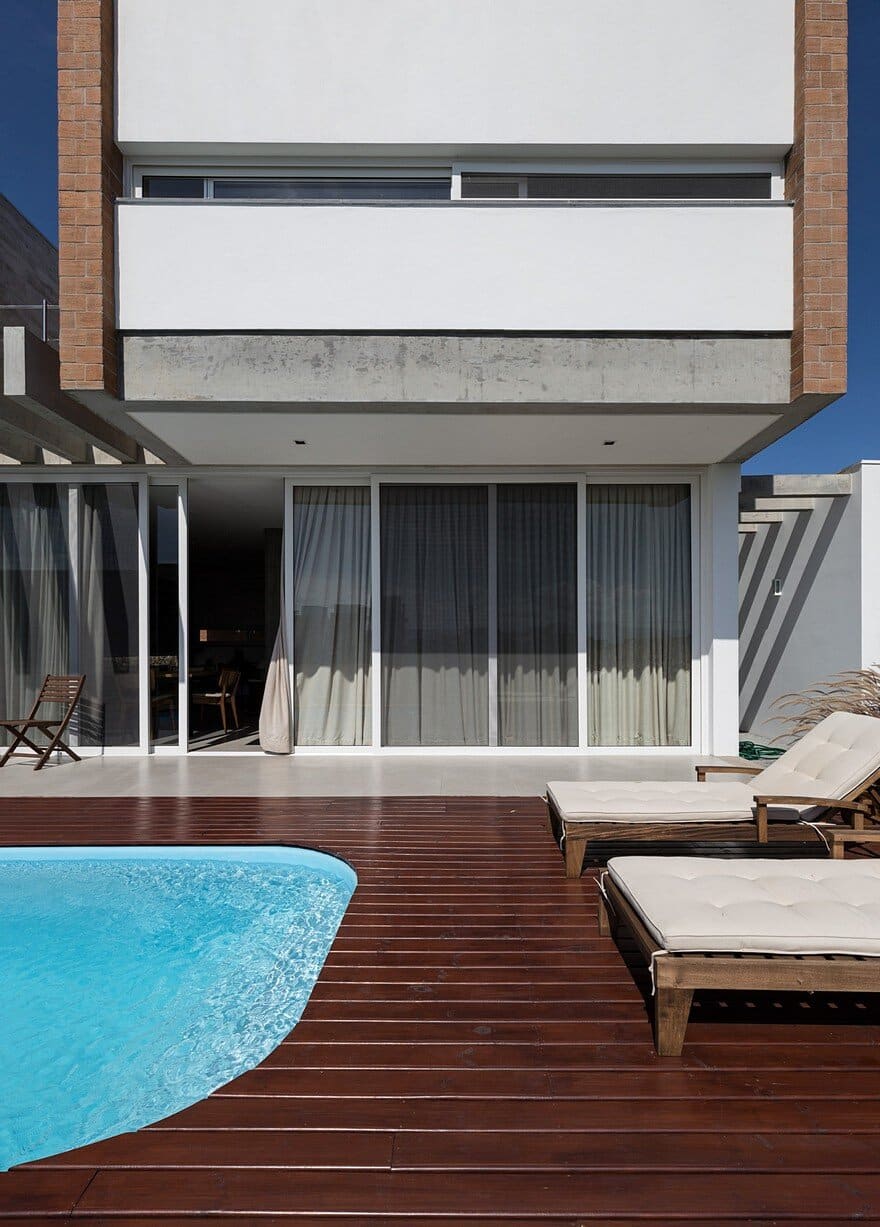 Brazilian Beach House Renovated by Urban Ode Arquitetura e Urbanismo 18