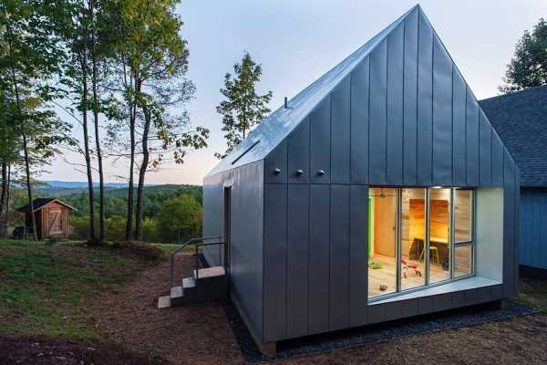 Foley Ridge Cabin is Conceived as a Galvanized Steel Monolith Elevated on Two Concrete Walls