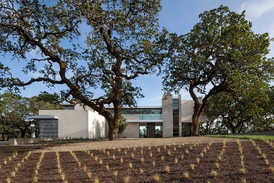 This Vineyard House Provide Casual Indoor-Outdoor Living Spaces 13