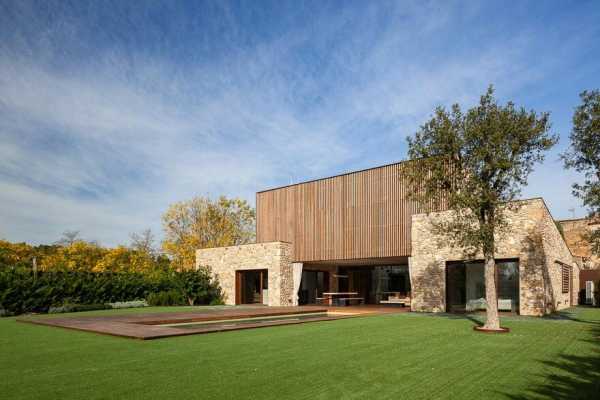 New Catalan House Inspired by the Old Farm Buildings 17