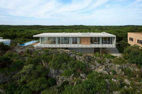 This House Provides a Meditative Retreat with Expansive Views of the East China Sea