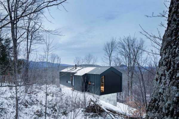 Quebec Country House Consisting of Two Stacked Volumes 2