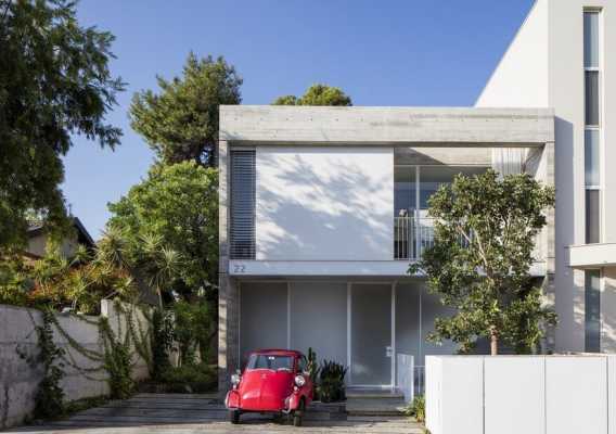 Concrete Patio House by 3322 Studio