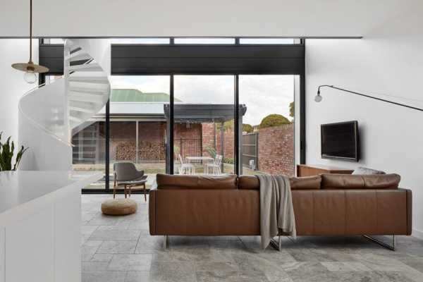 Modular Extension to an Old Brick House in Brunswick, Australia 2