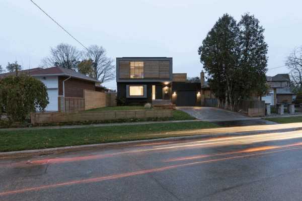 Flipped House by Atelier RZLBD