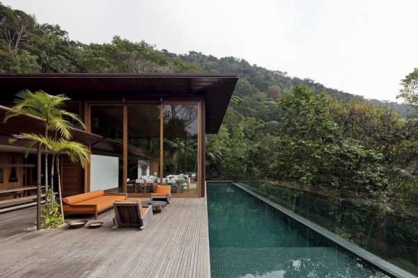 Balcony House in Brazil with a Large Glass Panel Facade 12