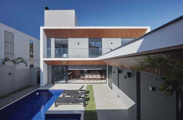 An imposing Example of Modern Brazilian Architecture Cumaru House 2