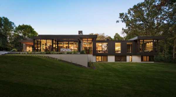 Modern Single Family Home with Generous Lake Views in Minnesota