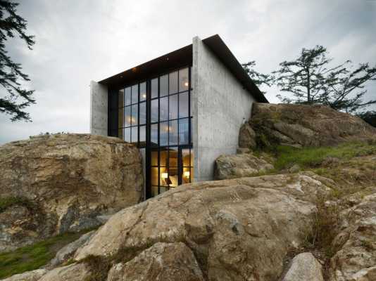 Refuge House Nestled into the Rock