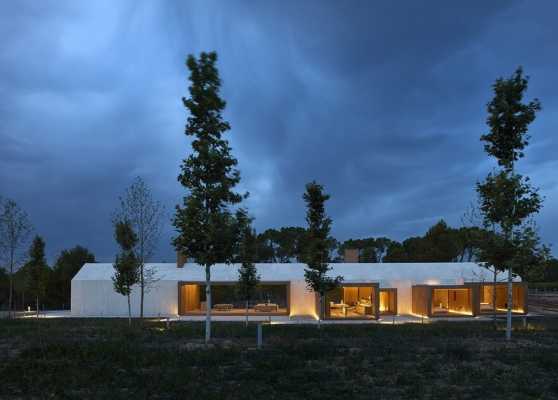 Vineyard Cottage in Valencia / Ramon Esteve Studio