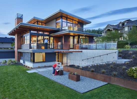 Issaquah Highlands House Offering Panoramic Views of Lake Washington 1