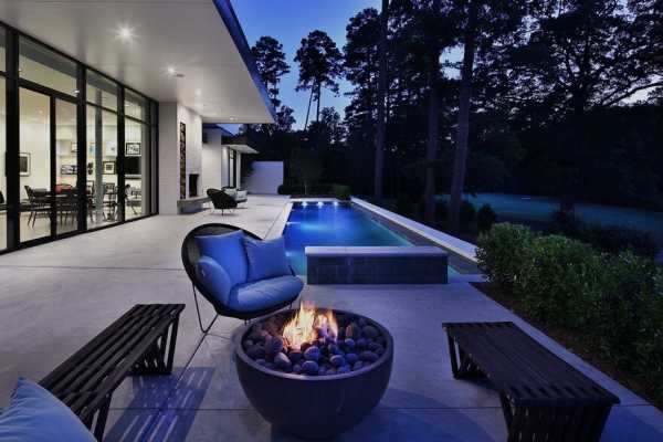 Durham House Offers a Stylish and Comfortable Indoor-Outdoor Lifestyle 17