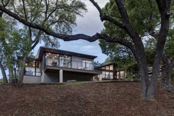 Home Office Addition: Creekbluff Studio by Matt Fajkus Architecture