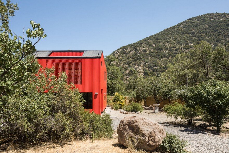 Casa La Roja by Felipe Assadi Arquitectos