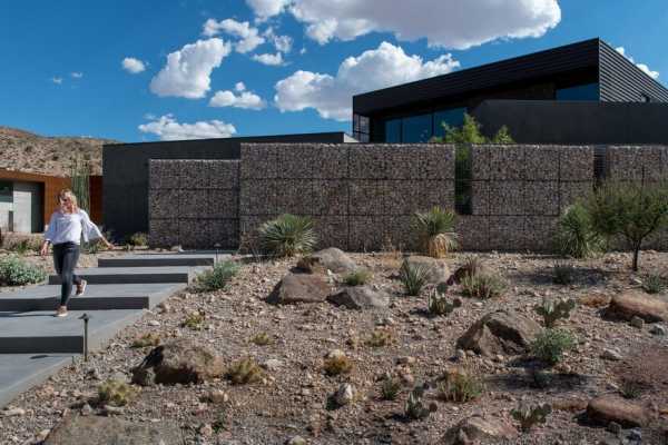 Rubber Ducky Trail House by Hoogland Architecture