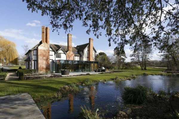 Hanley Hall: Contemporary Extension to Grade II Listed Home