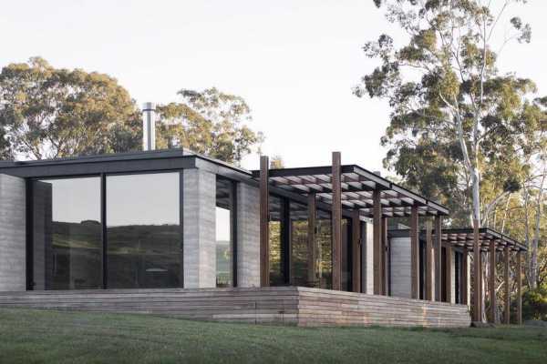 Matilda House is an Intimate Weekend Getaway Sunk Deep into the Australian Bushland