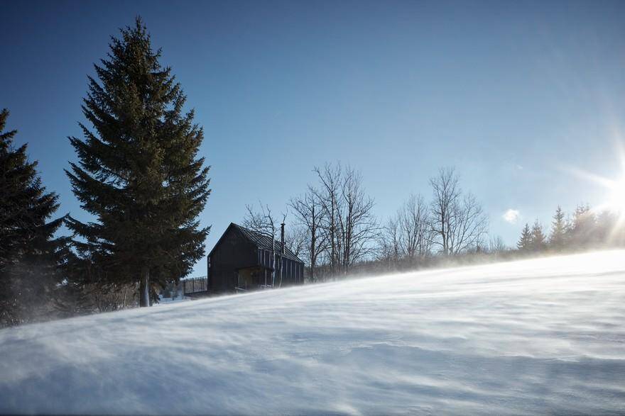 Small Mountain Lodge for Short-Term Guests