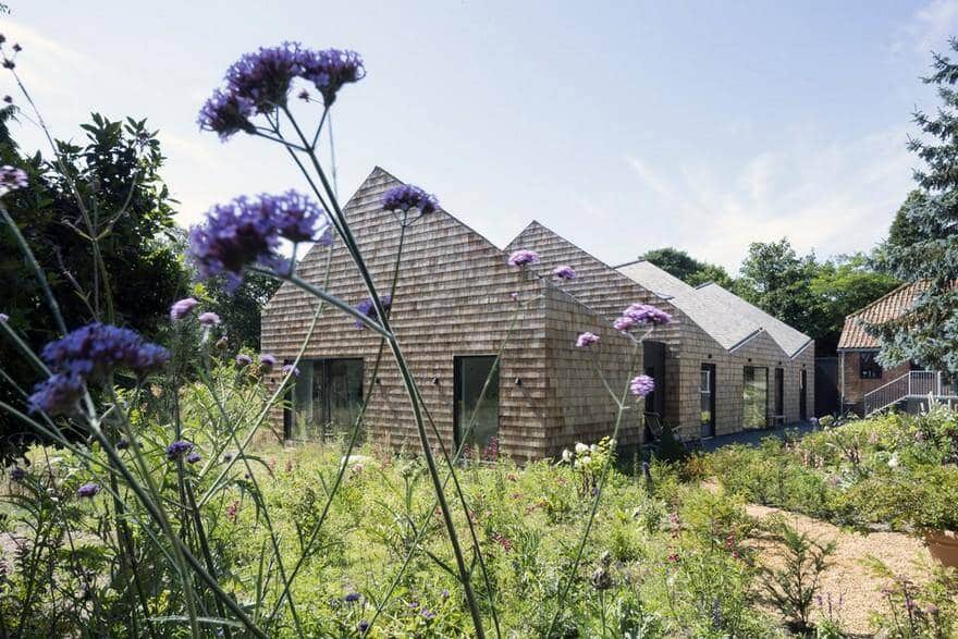 Blee Halligan Architects Transforms a Tired Brick Barn into Modern Accommodation