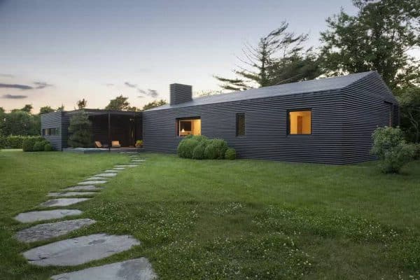 Black Ranch House by Oza Sabbeth Architecture