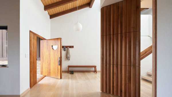 Californian Farmhouse Renovated Using a Mixture of Fir, White Oak, and Walnut 1