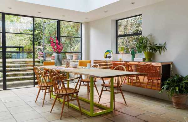 Georgian Terraced House Gets Delicate Restoration with Retro 70s Glamor