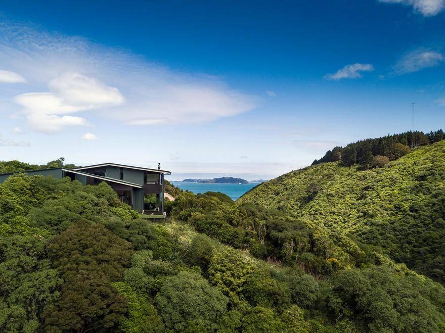 Korokoro Bush Retreat, Parsonson Architects