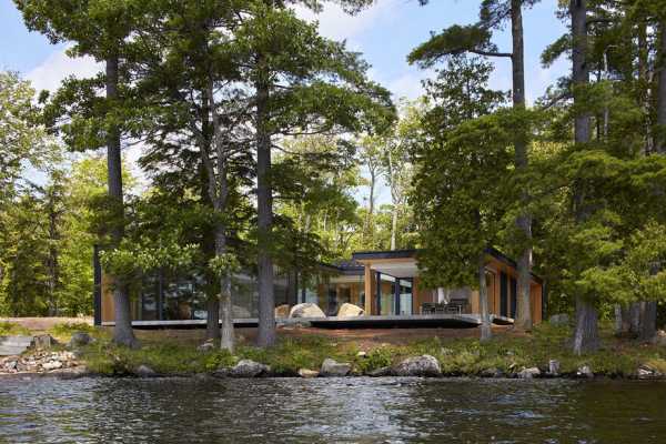 Lake Manitouwabing House Maximize Outdoor Living and Entertaining