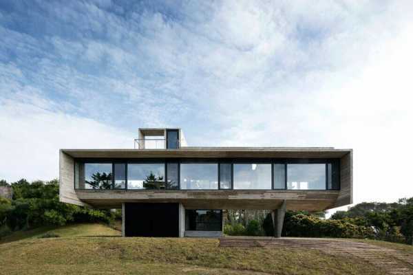 Cariló House by Luciano Kruk. A Holiday Home by the Sea