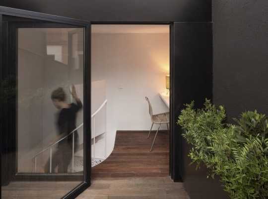 Ana Apartment in Madrid by Francesc Rife Studio