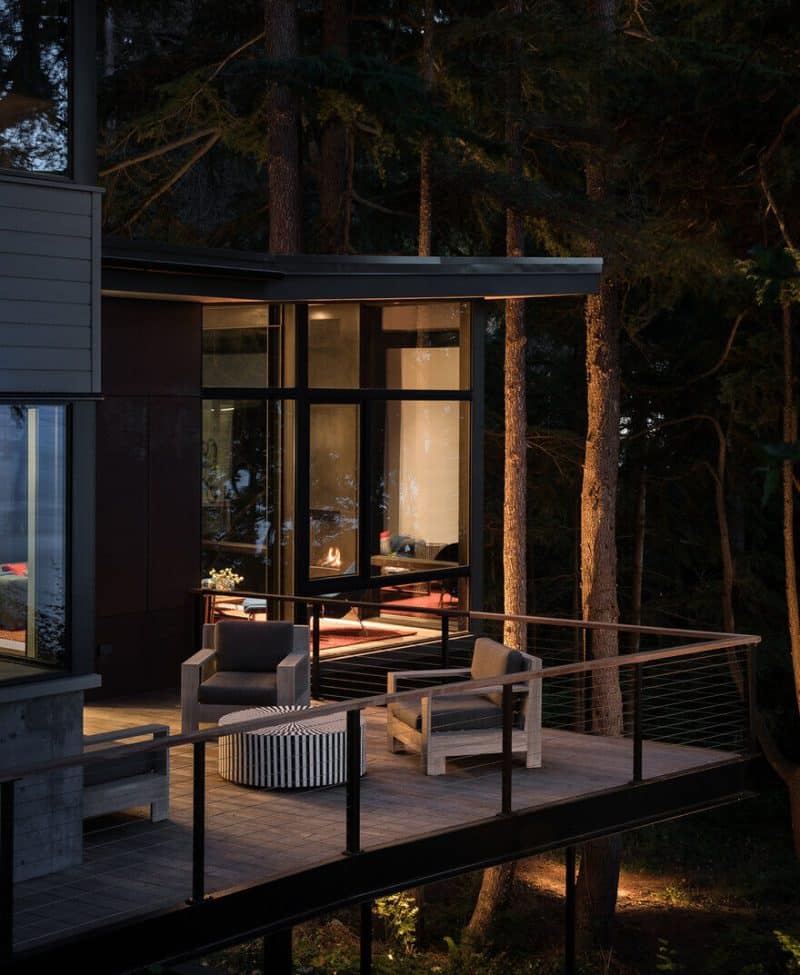 Suspended Architectural Design Connecting the Inhabitants With the Woods