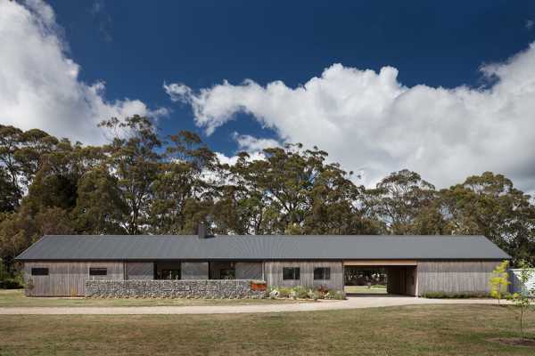 Trentham Long House / MRTN Architects