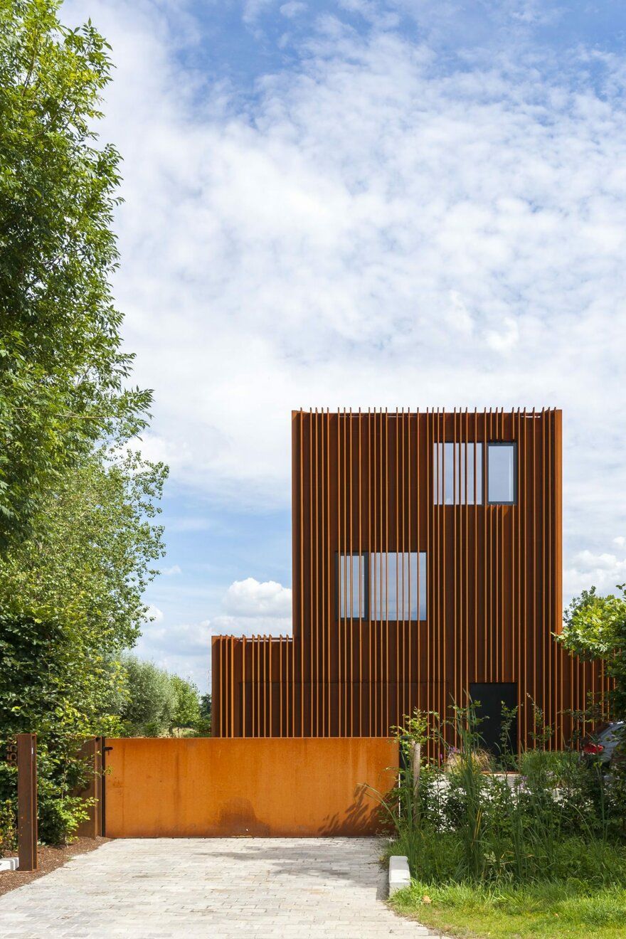 CorTen House in Kontich, Belgium / DMOA Architects