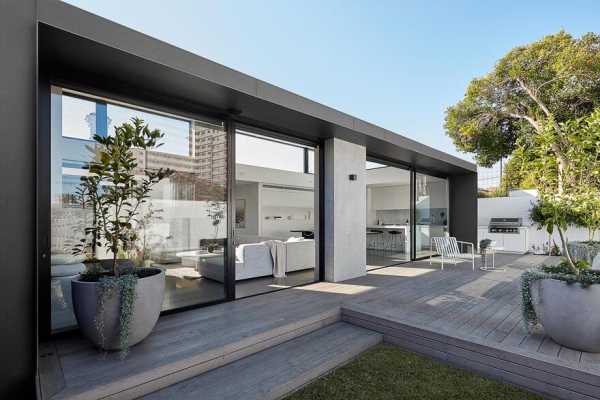 An Innovative Renovation and Extension of a Beautiful Federation Home