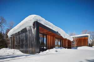 Riverbend House: A Modern Art Piece on the Banks of the Snake River