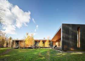 Riverbend House: A Modern Art Piece on the Banks of the Snake River