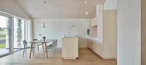 dining area, kitchen