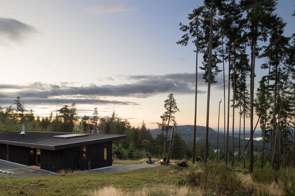 Salt Spring Island Cabin / Julian Carnrite Architect