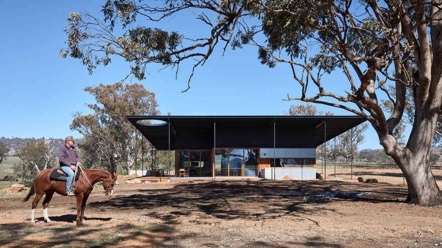 Akubra Off-Grid House / Alexander Symes Architect