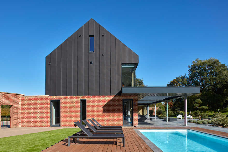 The Glass House / Selencky Parson