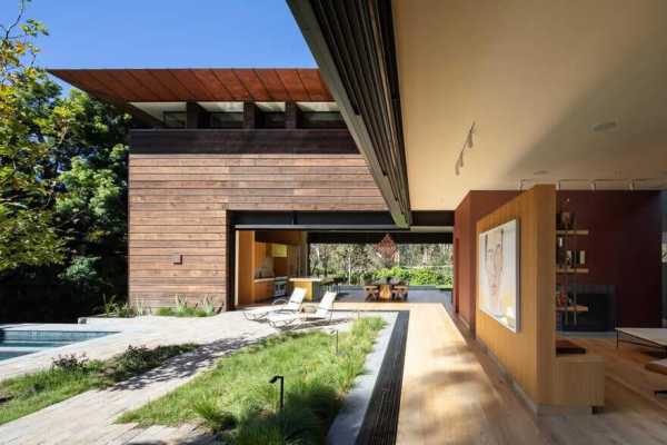 A Los Angeles Residence Celebrating Art and Nature