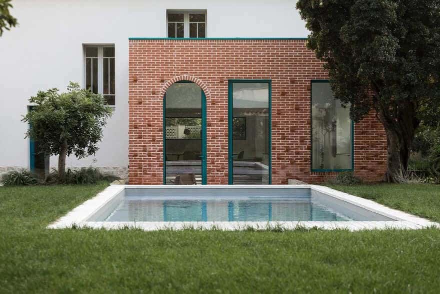 MON House & Brick Extension / (ma!ca) architecture