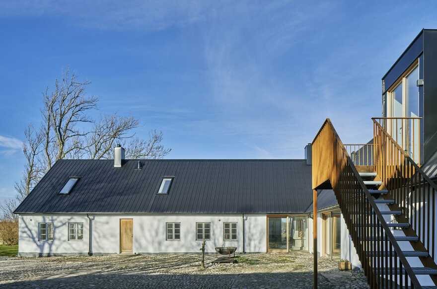 Grams Gård Farm House / Dive Architects