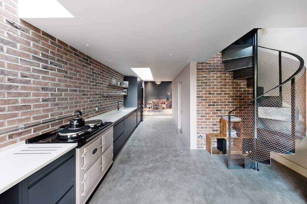 Corten Extension for Family Home in Warsash / Adam Knibb Architects