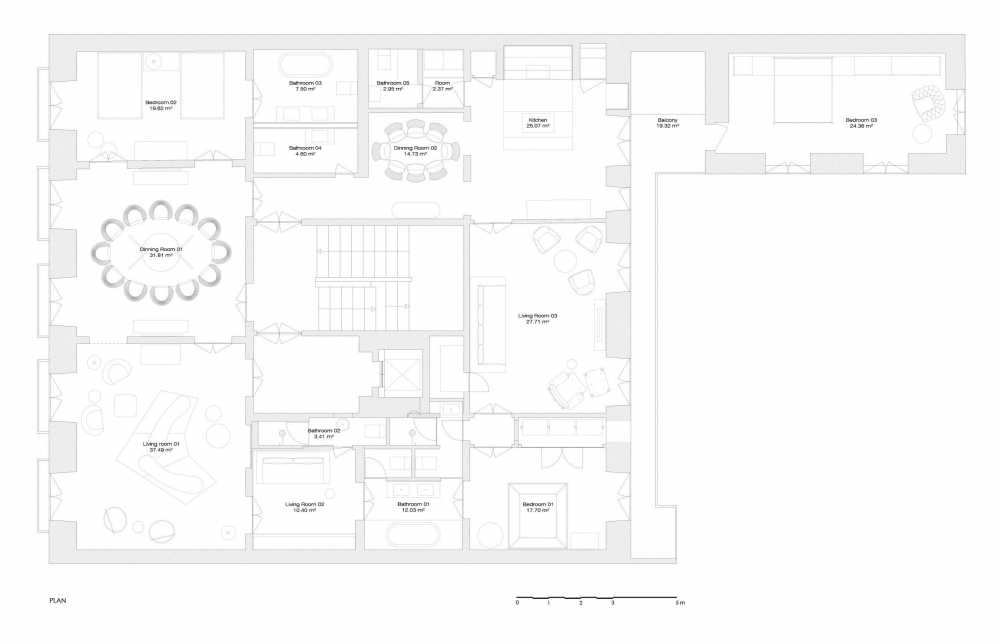 plan Mamede Apartment / ESQVTA