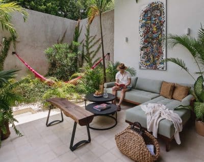 Casa HANNAH: A Vertical Oasis on a Compact Lot
