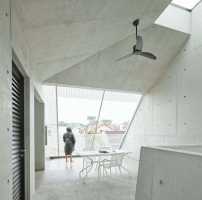 A Simple Terrace House by Pencil Office