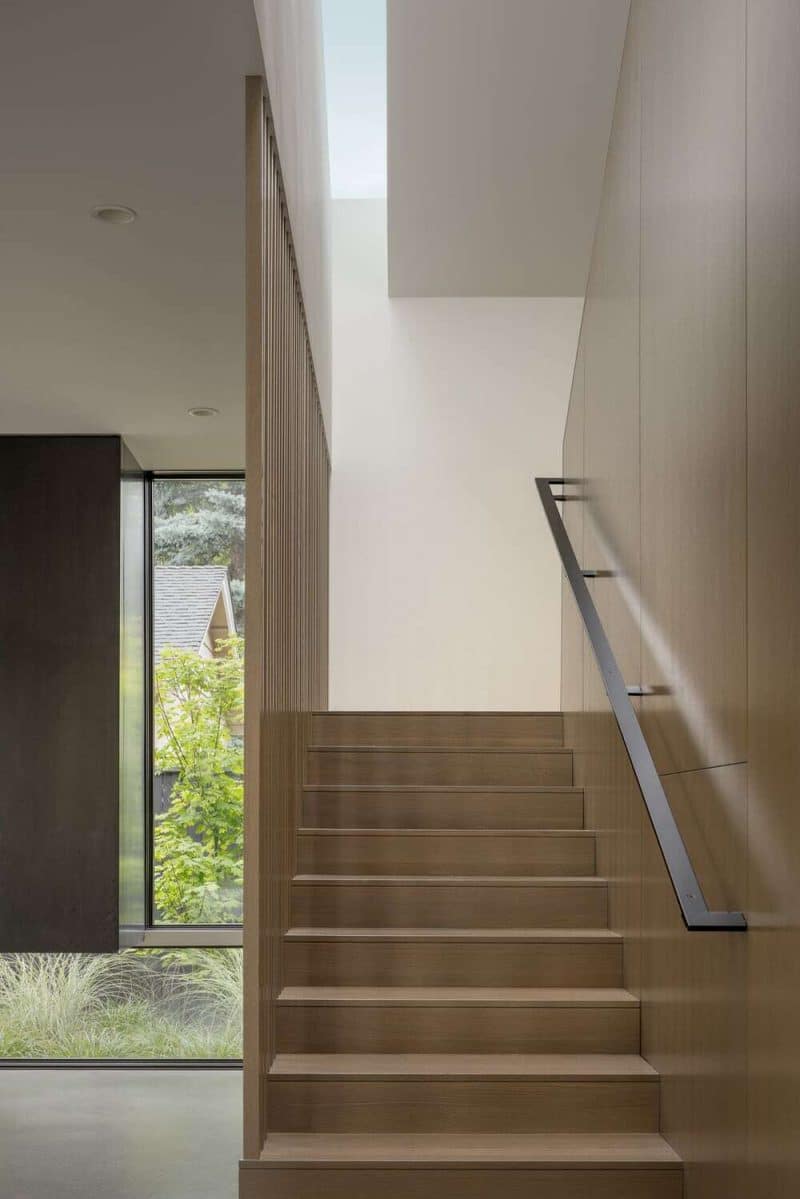 Yo-Ju Courtyard House Looks Inward in the Clyde Hill Neighborhood of Bellevue