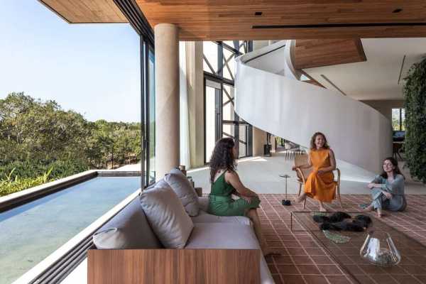 Panoramic House by Schuchovski Arquitetura